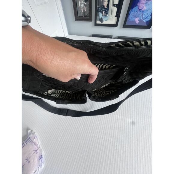 Vera Bradley Black Quilted Messenger Baby Diaper Bag/Changing Pad Zebra Lining - Picture 9 of 11